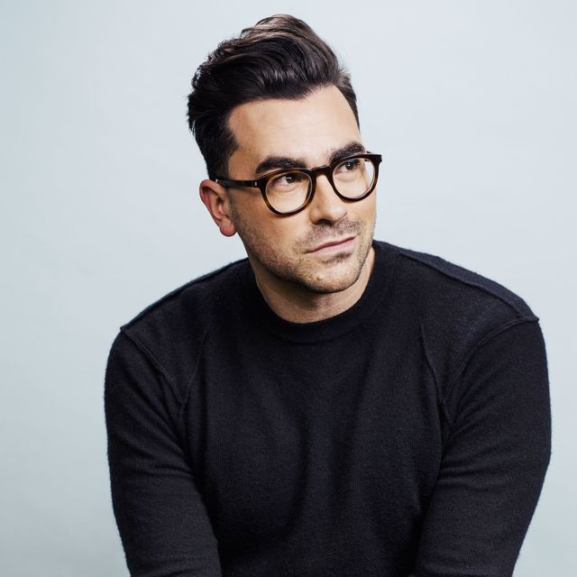 Dan Levy eat a pitta